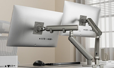 How can esports monitor stands help players achieve more precise positioning and operation?
